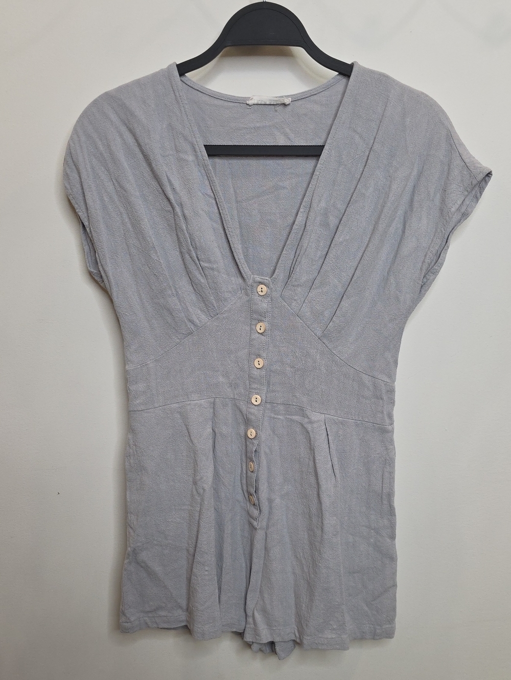 ILLA ILLA Light Gray V-Neck Button-Front Romper Sz Small